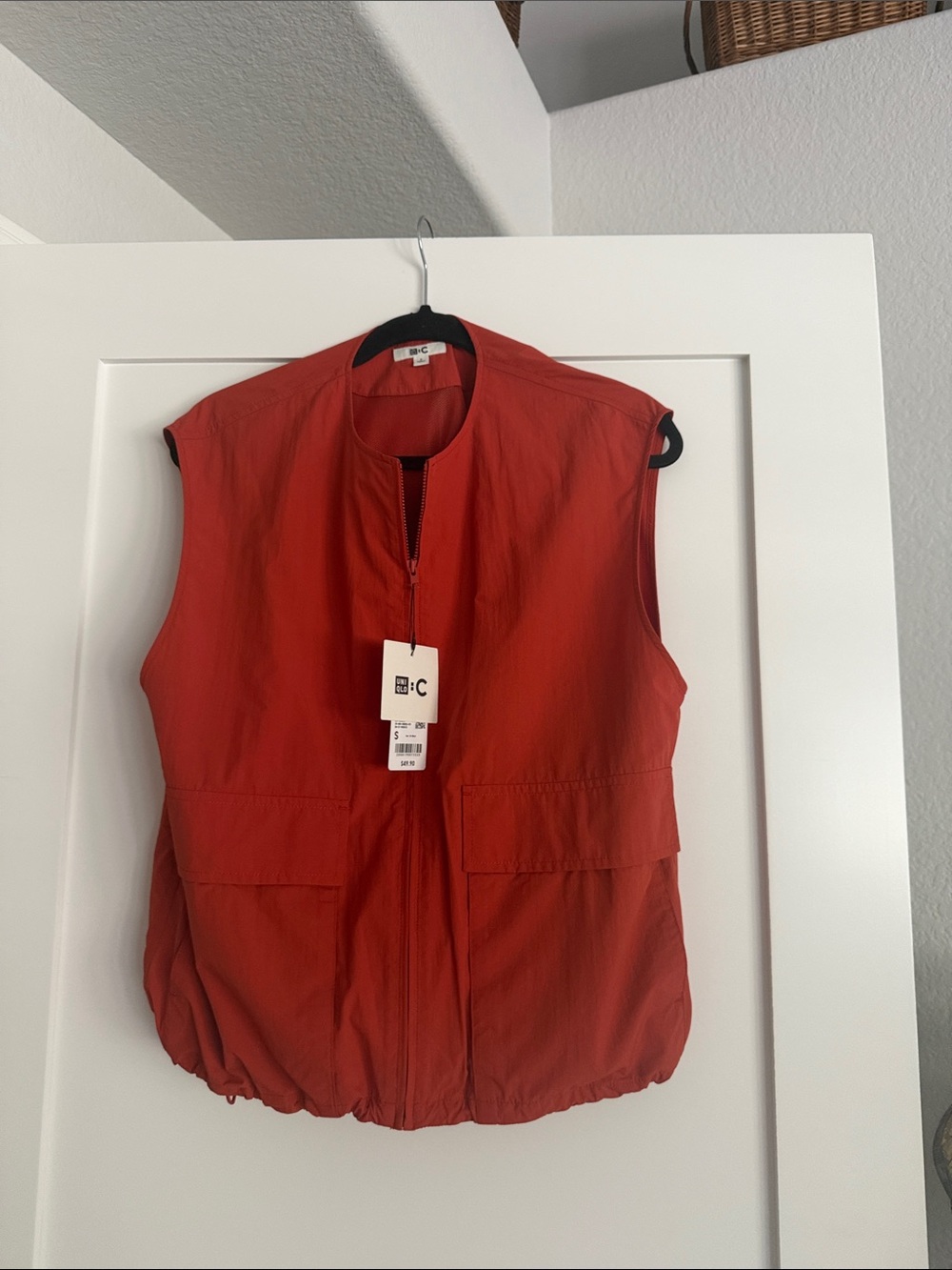 Uniqlo Red Crew Neck Lightweight Vest